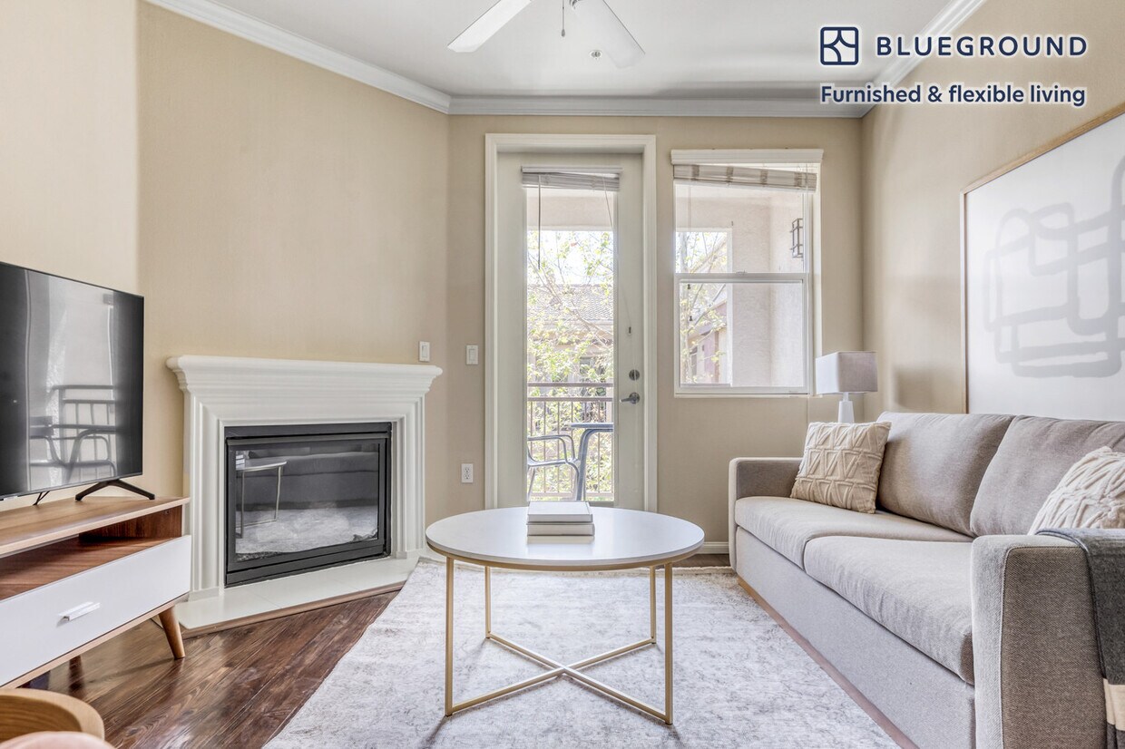 Foto principal - 6355 De Soto Ave