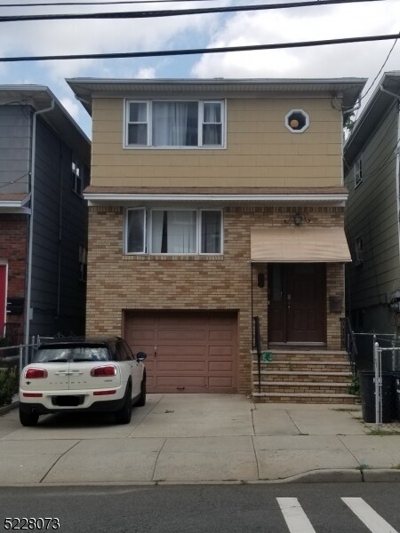 Primary Photo - 232 Bergen St