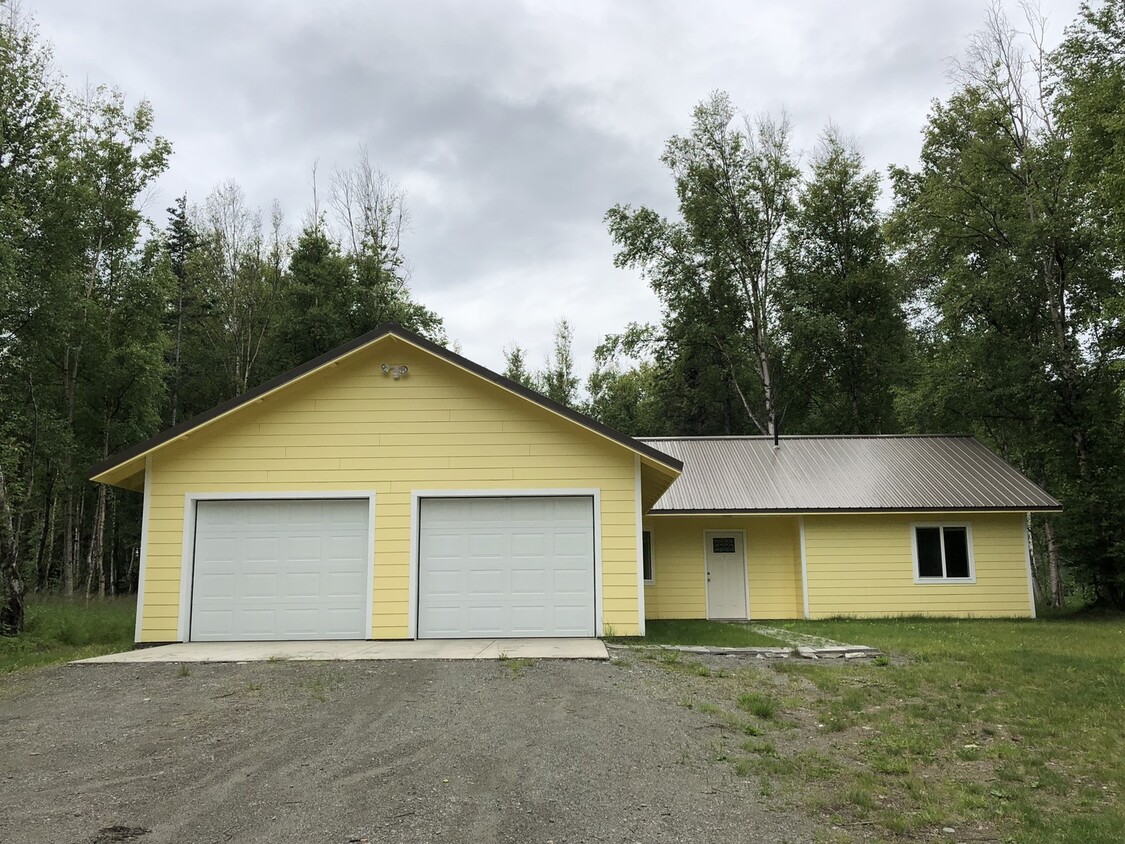 Primary Photo - 3BR, 2BA, 2 car garage ranch home built in...