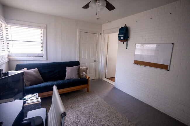 Foto del edificio - 1559 Parr St