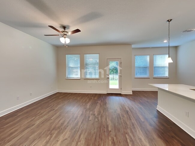 Foto del edificio - 3101 Artemisia Ln