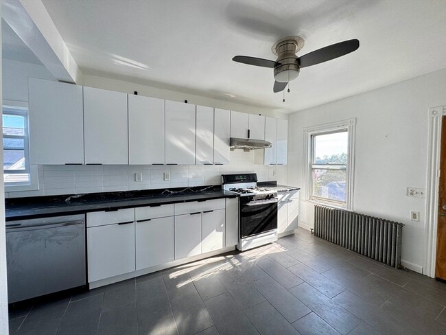 Building Photo - 33 Hollis Ave