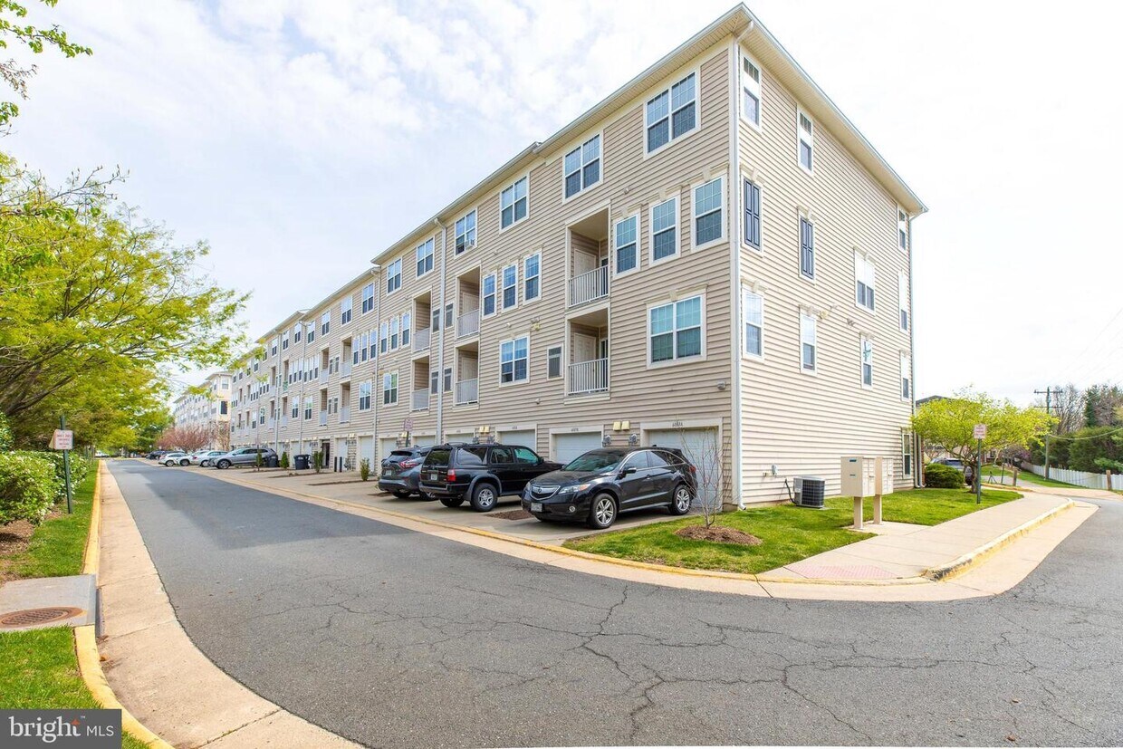 6083B Wicker Ln, Centreville, VA 20121 Townhome Rentals in