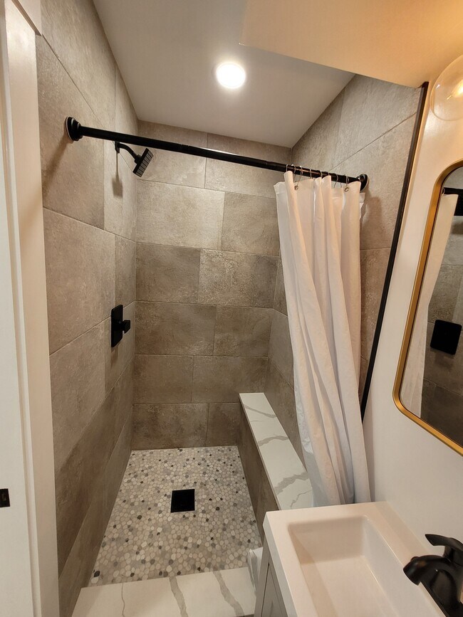 Foto del edificio - 5619 2nd St NW