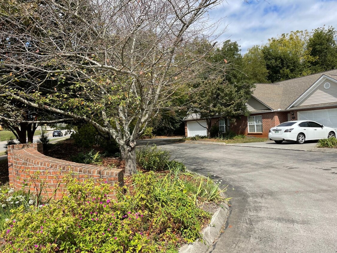 Farragut One-Level 2BR/ 2BA One-Level Condo - Farragut One-Level 2BR/ 2BA One-Level Condo