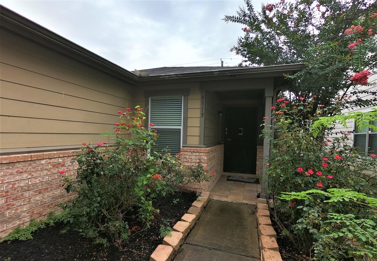 Primary Photo - 8515 Westknoll Ln