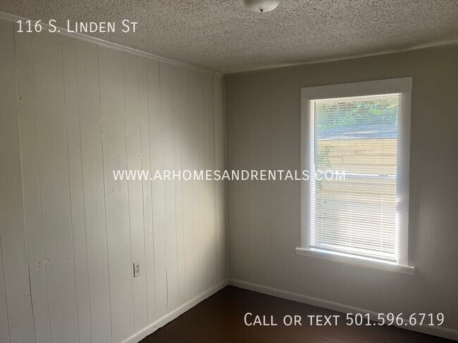 Building Photo - 116 S Linden St