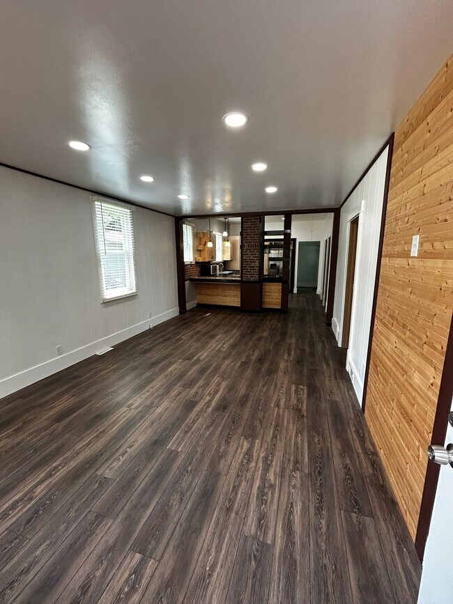 Building Photo - 110 Harding Ave