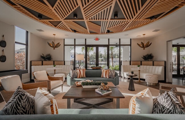 Building Photo - Reva