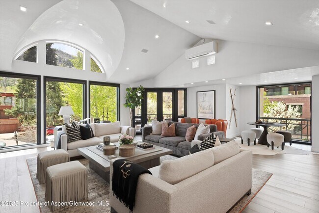 Foto del edificio - 120 S Spring St