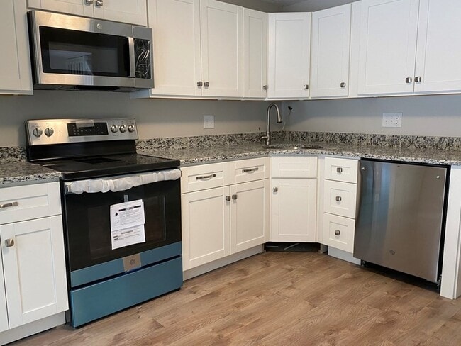 Building Photo - 905 Ridgefield Cir