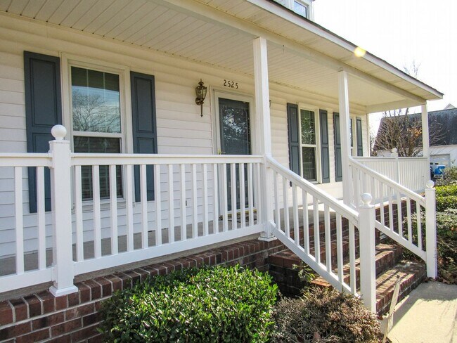 Building Photo - 3 Bedroom Home in Woodridge North