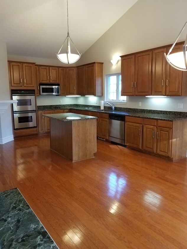 26403 Valhalla Dr, Farmington Hills, MI 48331 Condo for Rent in