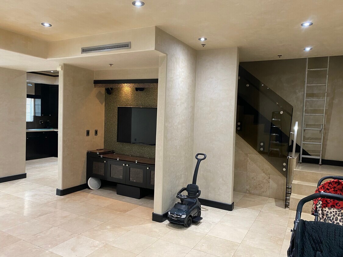 Foto principal - 10925 Blix St