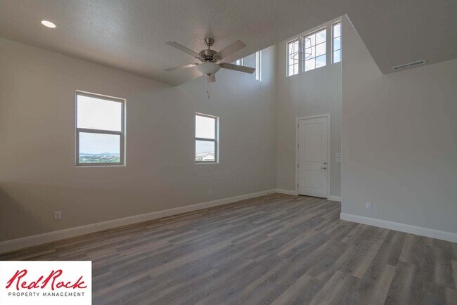 Foto del edificio - Beautiful Townhome in Hurricane Heights!