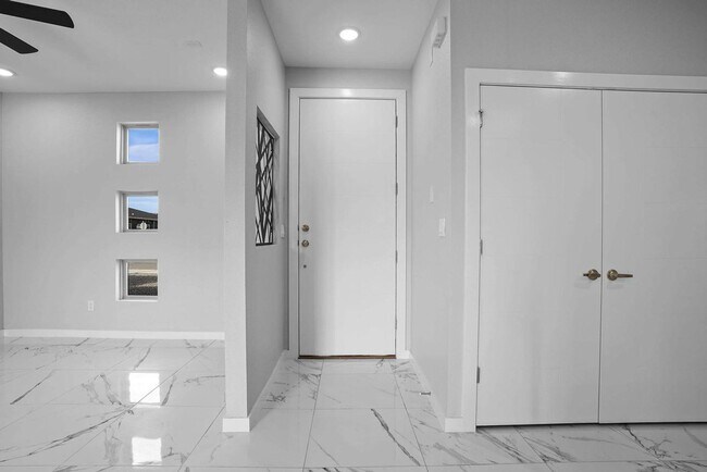 Building Photo - 11498 Summer Dr