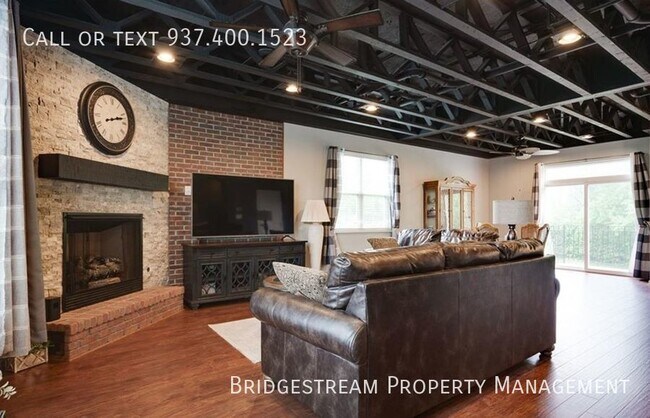 Foto del edificio - Luxury 3-bedroom 3.5 bath Townhouse near A...