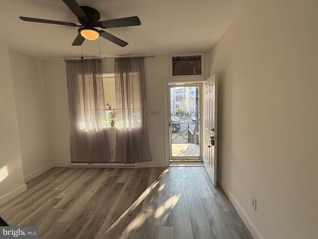 Foto del edificio - 4918 Knorr St