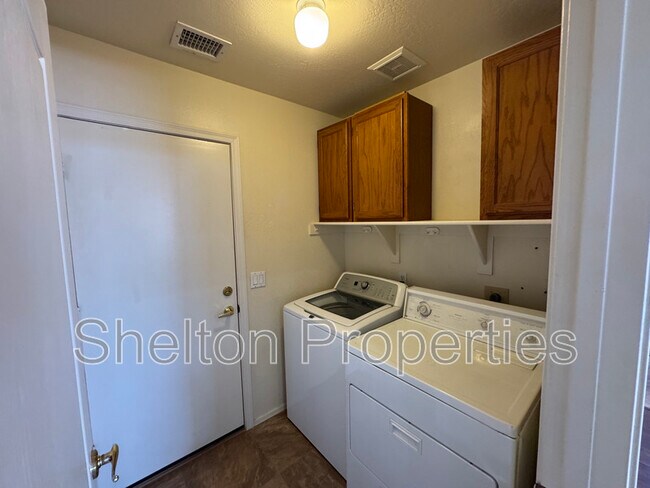 Foto del edificio - 19231 N Coyote Lakes Pkwy