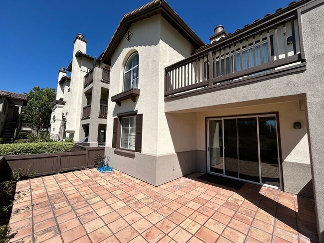Building Photo - Beautiful 2 Bed 2 Bath Tustin Ranch Condo With Golf Course Views!