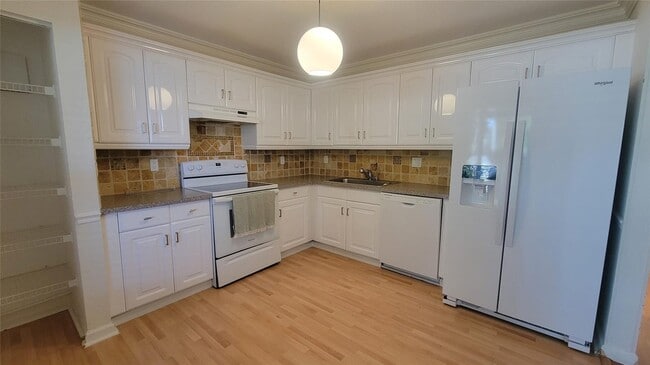 Building Photo - 4810 Grapevine Way