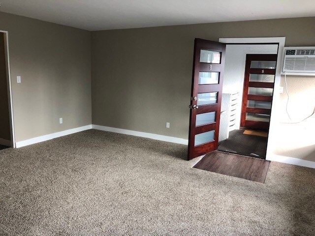 Foto principal - 6245 Stanley Ave