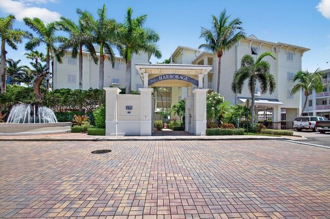 Building Photo - 275 NW Flagler Ave