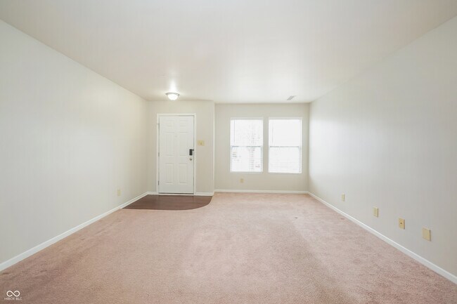 Foto del edificio - 1330 Central Park Dr