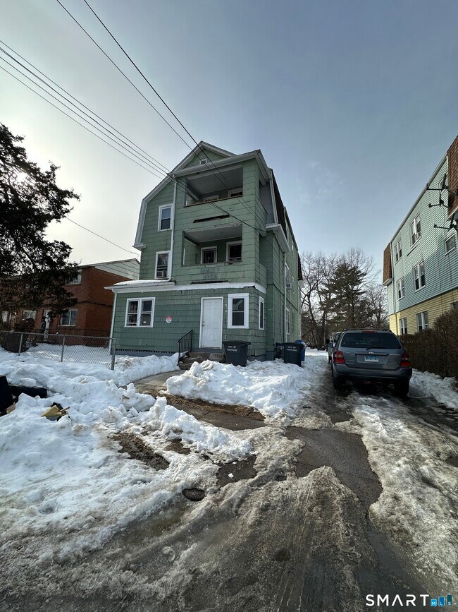 Building Photo - 165 Martin St