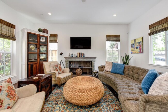 Building Photo - Large Spanish Mission Revival in Crocker V...