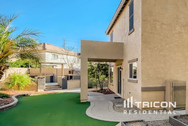 Building Photo - 8948 E Pampa Ave