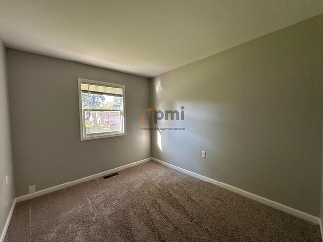 Foto del edificio - 375 Cherryfield Dr