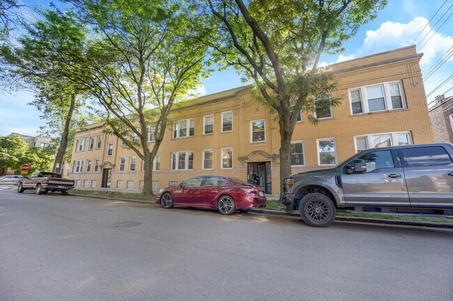 Building Photo - 3608 N Oakley Ave