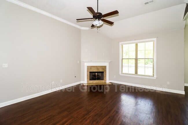 Foto del edificio - 4948 Grace View Ln