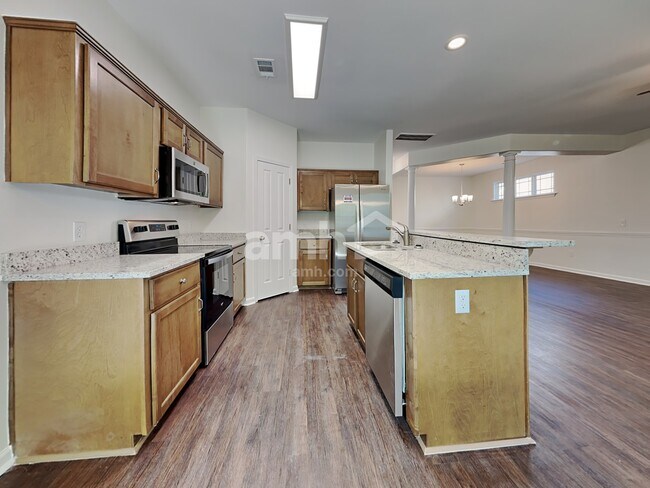 Building Photo - 70 Summer Hill Way