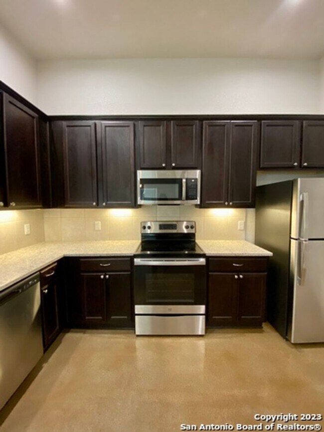 Building Photo - 1138 Burek Cross