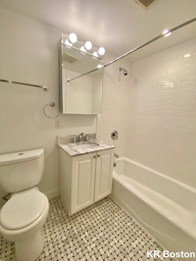 Building Photo - 48 Brattle St