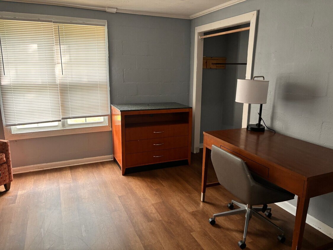 Building Photo - Rooming House For Rent