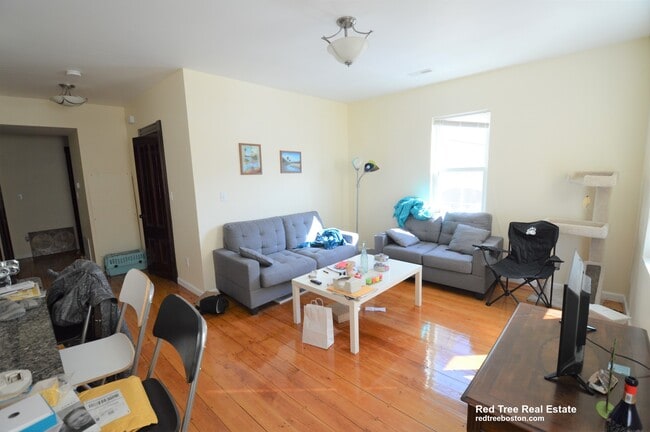 Building Photo - 5 Smythe St