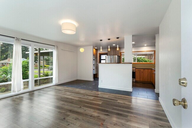 Building Photo - 5359 SE 91st Ave