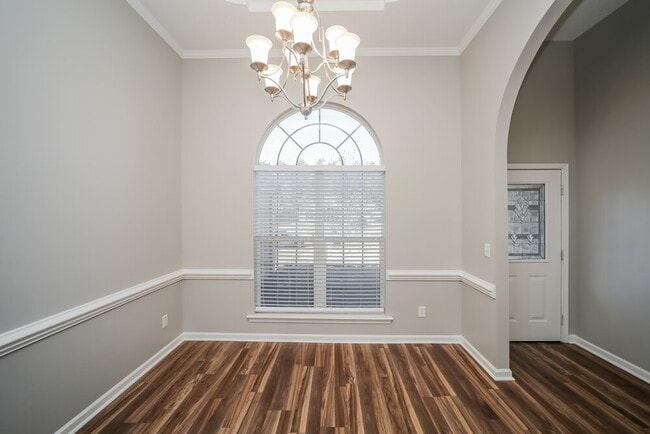 Building Photo - 8911 Oak Grove Blvd