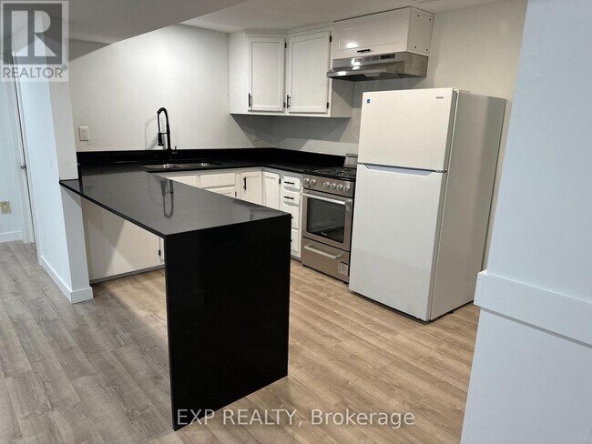 Photo du bâtiment - 90 Commercial St