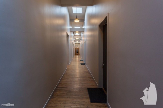 Foto del edificio - 3024 N Lincoln Ave