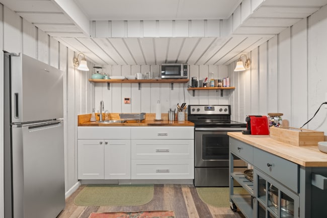 Building Photo - 540 E Pine St