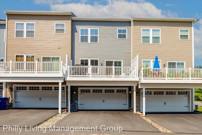 Building Photo - 4 br, 2.5 bath House - 272 Sugar Maple Sq