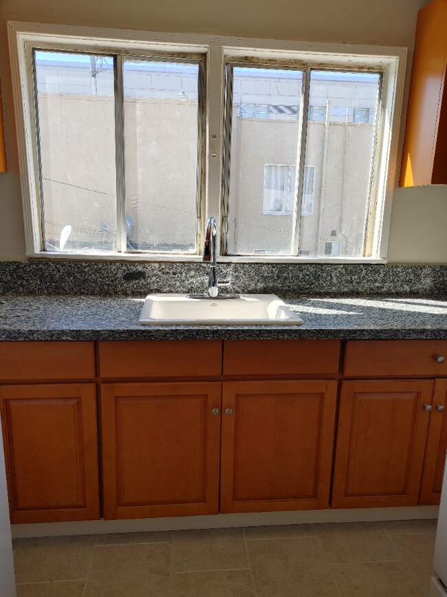 new counter tops - 160 9th St