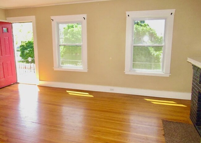 Building Photo - 818 Amherst St