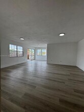 Building Photo - 11840 NE 19th Dr