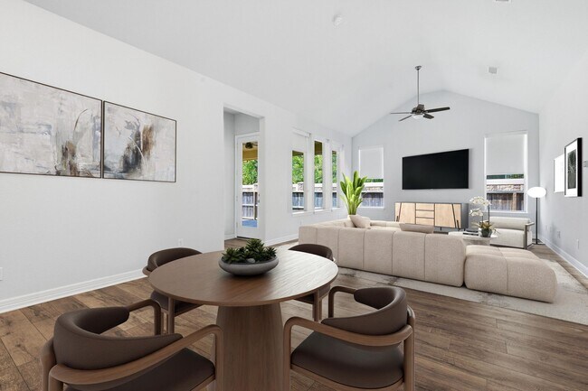 Foto del edificio - 9743 Birchwood Holw Trl