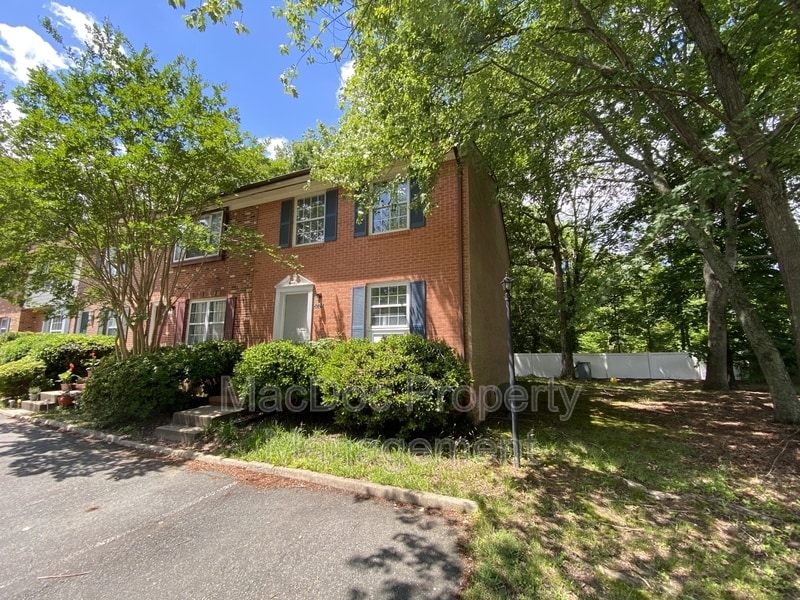 Building Photo - 5224 King's Wood Ln